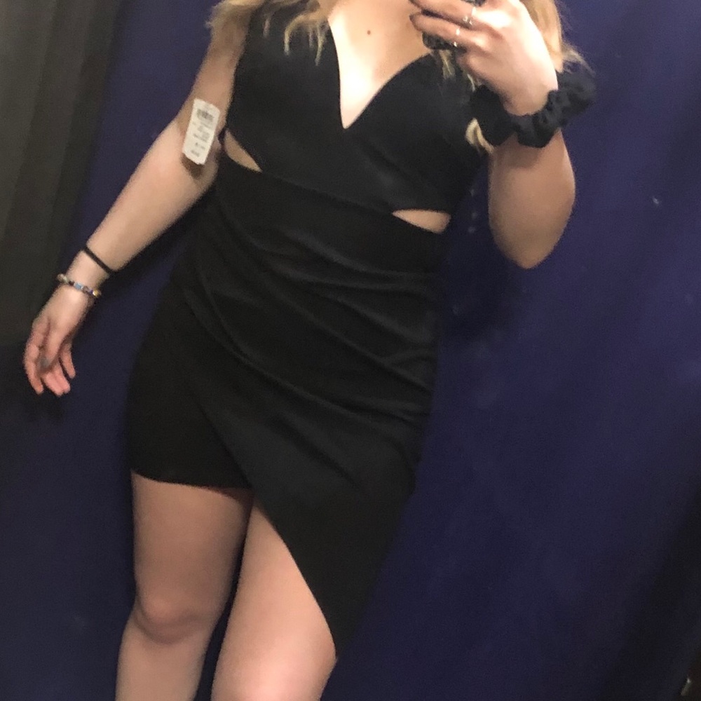 Dress - Picture 2 of 3